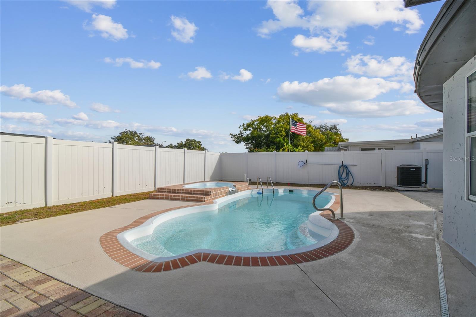 ALOHA GARDENS - Residential