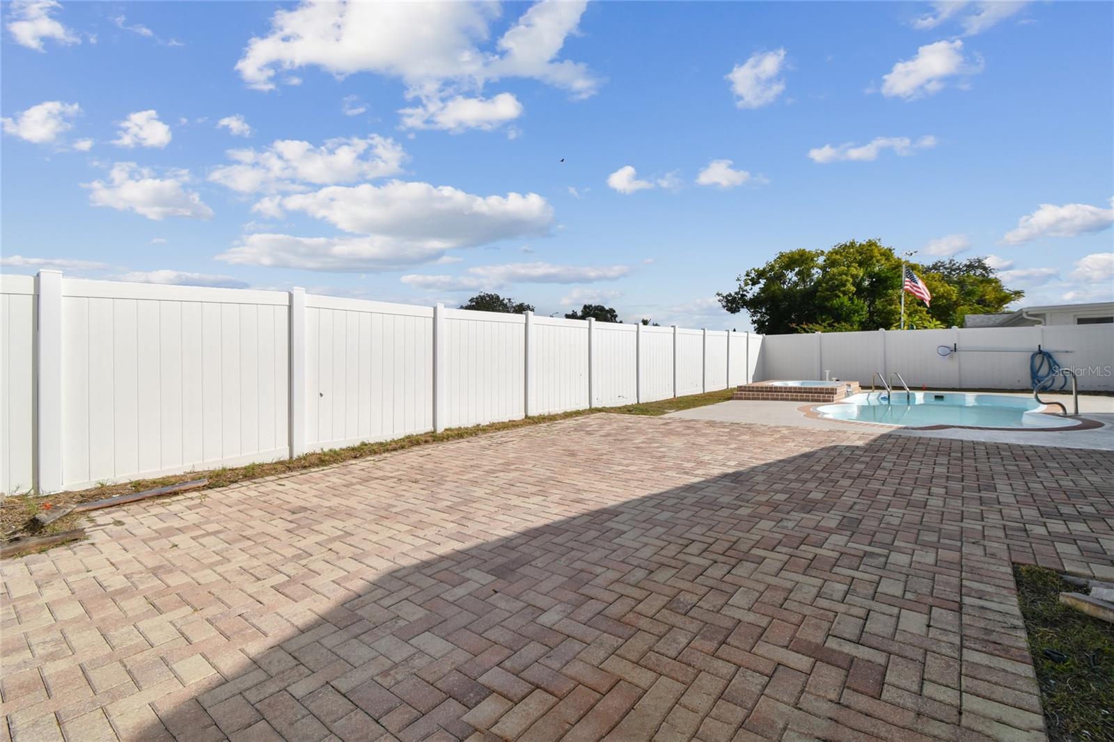 ALOHA GARDENS - Residential