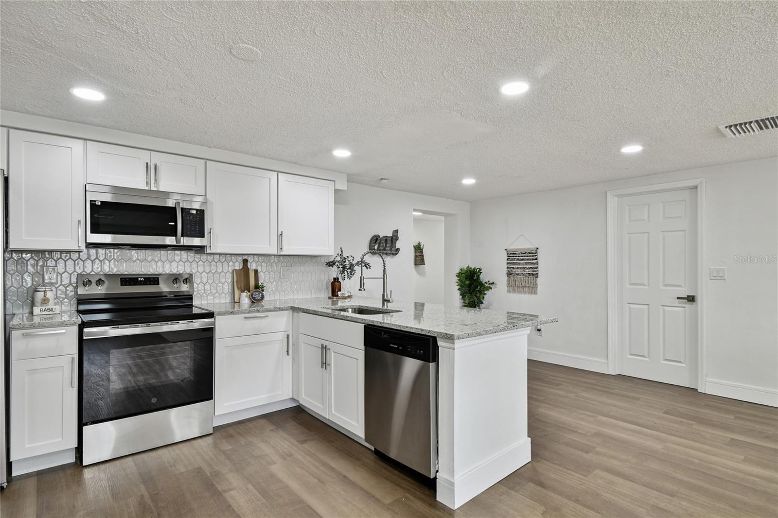 ALOHA GARDENS - Residential