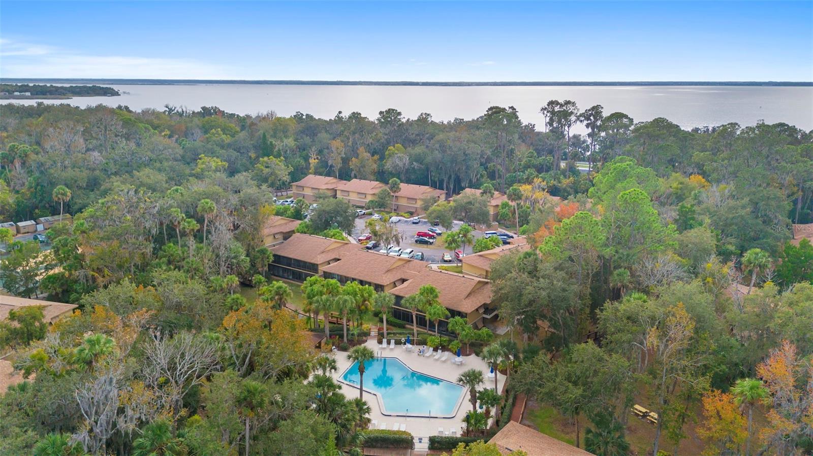 LAKESIDE CONDO APTS - Residential