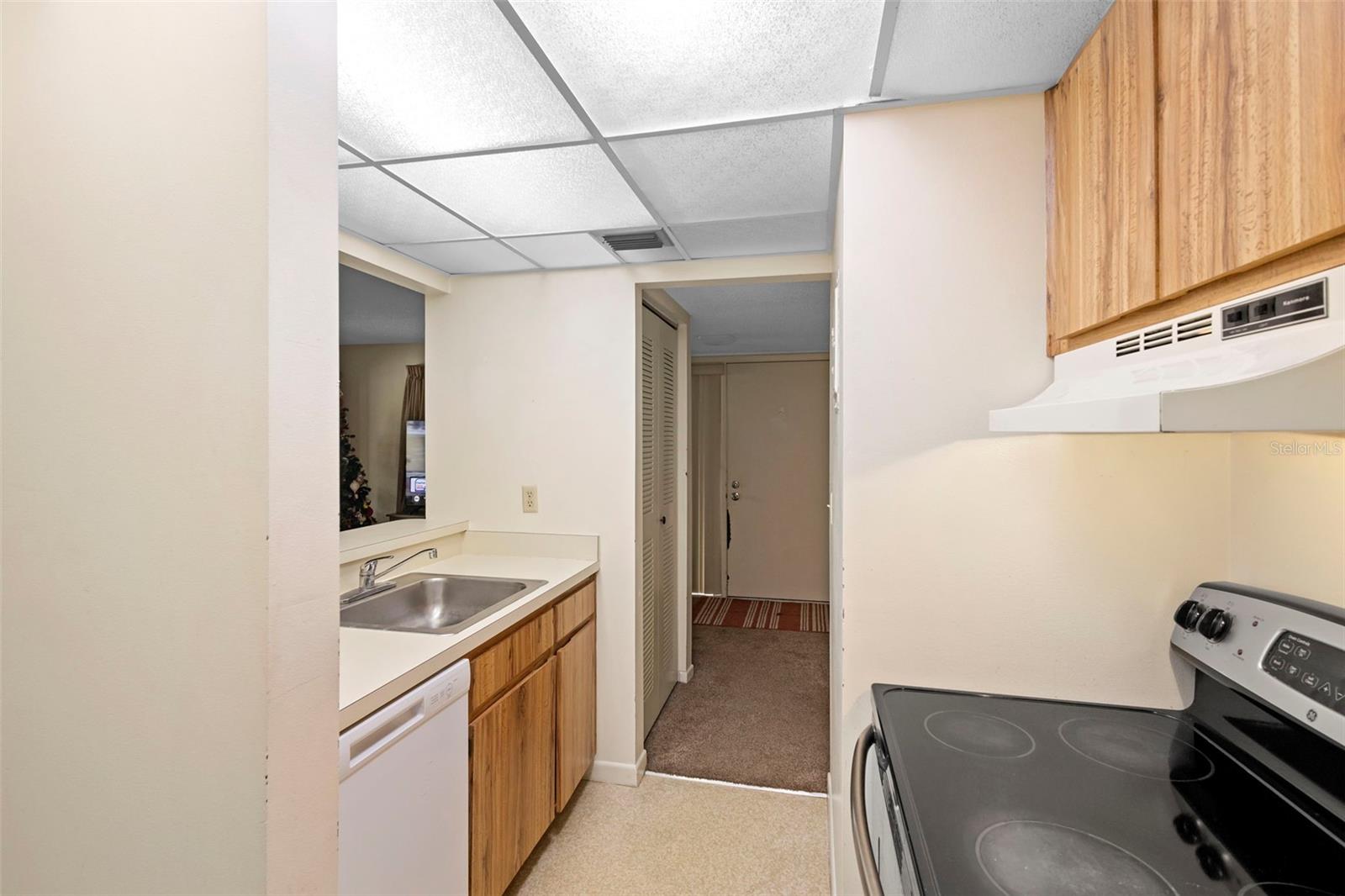 LAKESIDE CONDO APTS - Residential