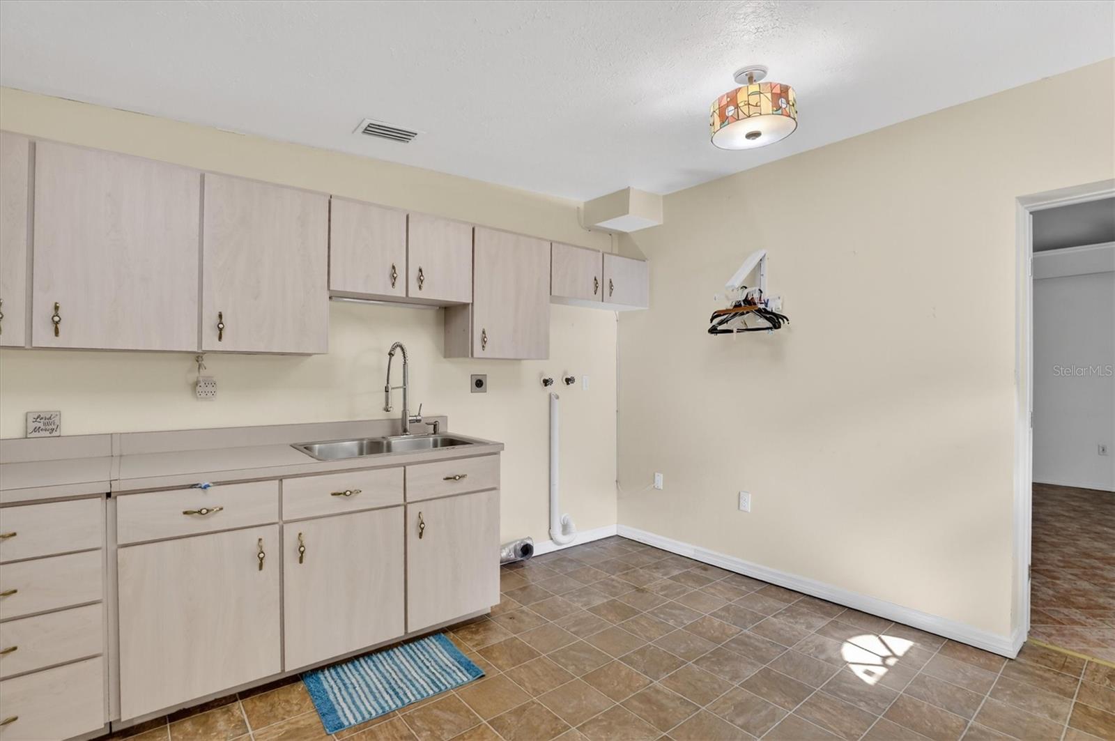 AVON PARK LAKES - Residential