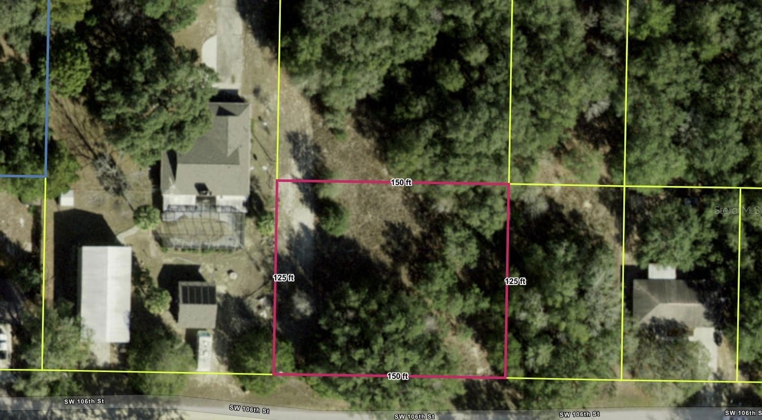 Beautiful 0.43-acre land, great for building your home or for builders and investors, its allowed to split into two equal lots, Its very close to the subdivision's community center, light at the door, paved street and asphalt very close, a quiet region, just 8 minutes from all the conveniences of Dunnellon and just 12 minutes from Ocala!