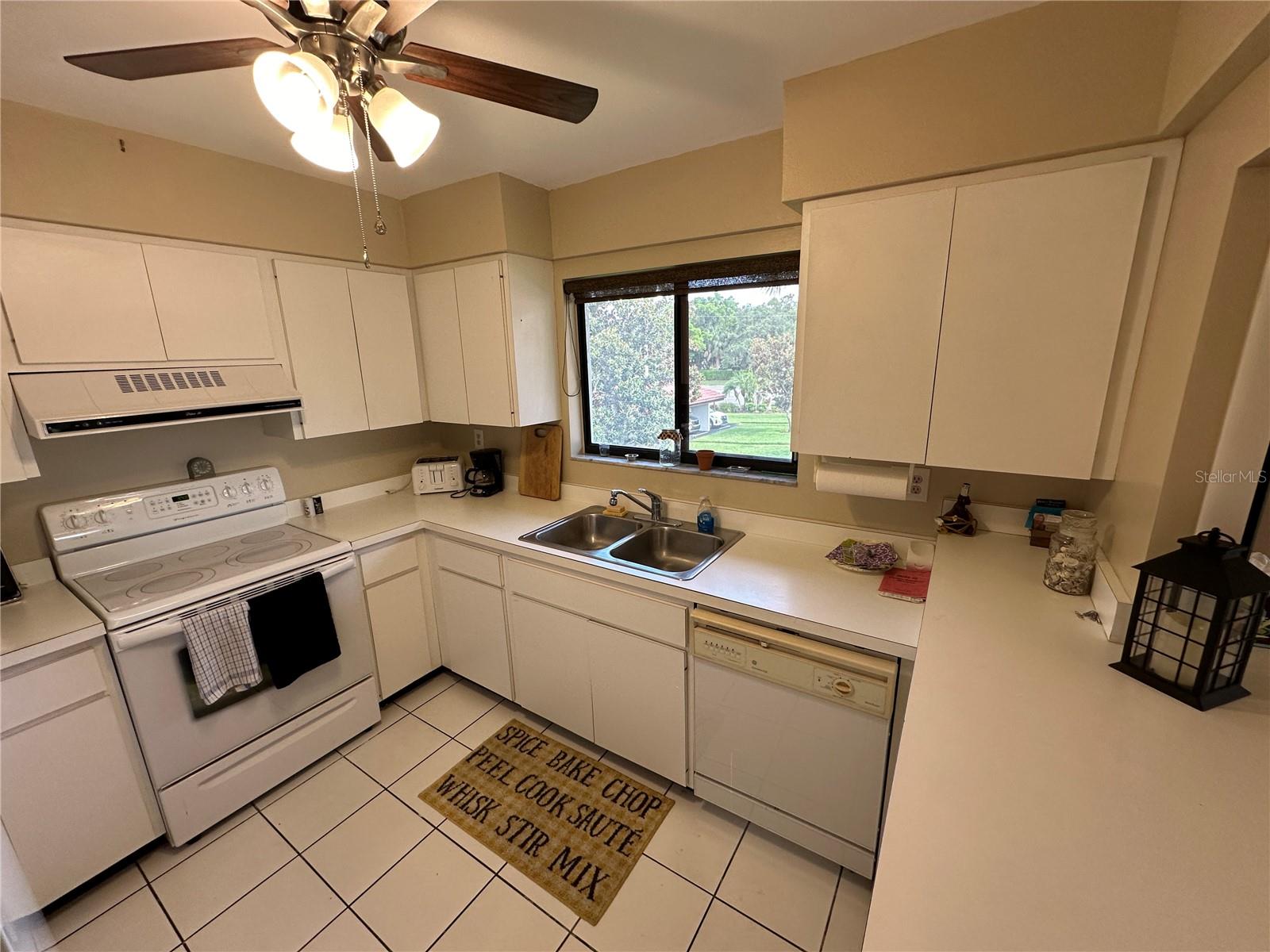 VALENCIA GARDEN III - Residential Lease