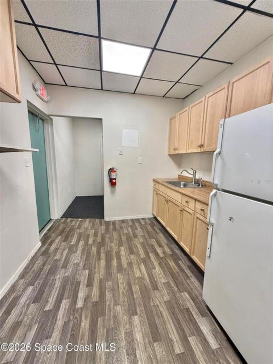 OF/PROFESSIONAL CENTER - Commercial Sale
