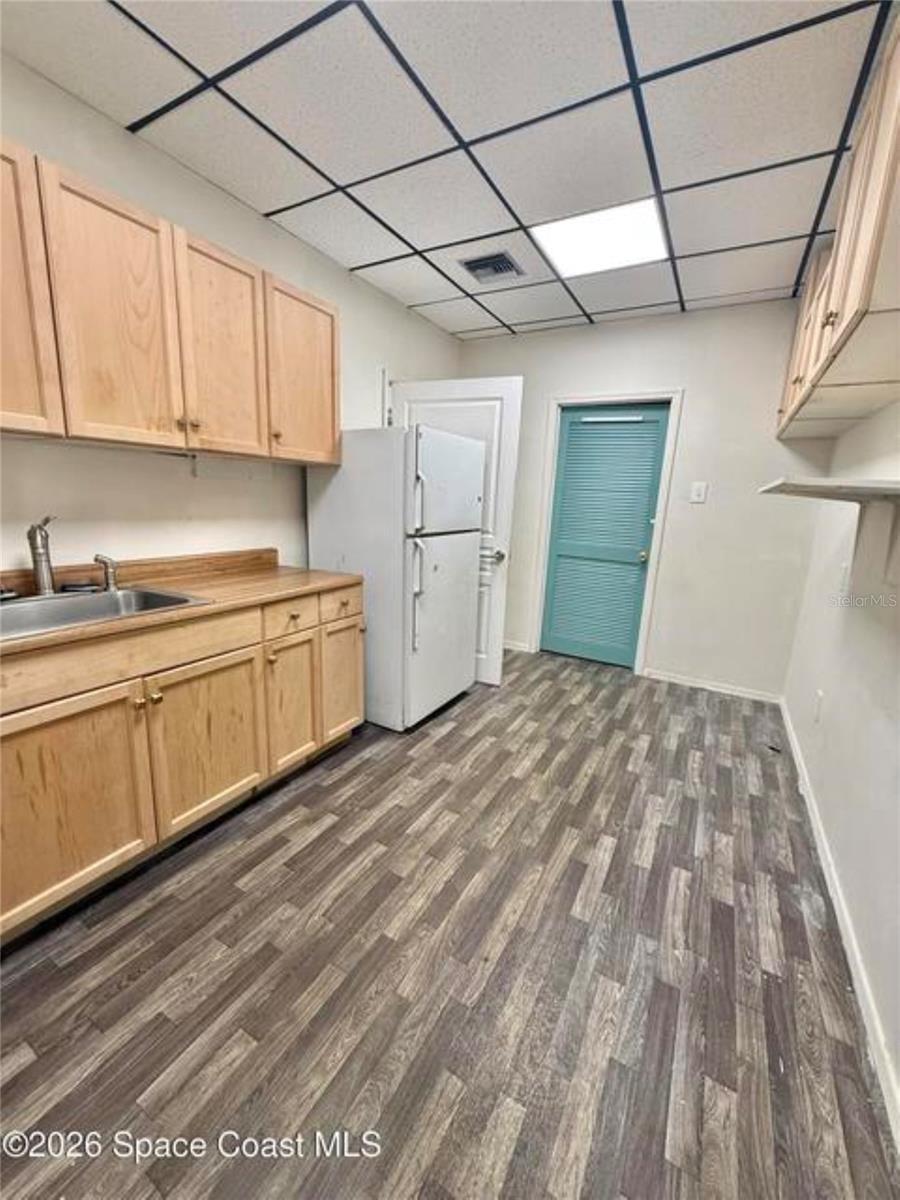 OF/PROFESSIONAL CENTER - Commercial Sale