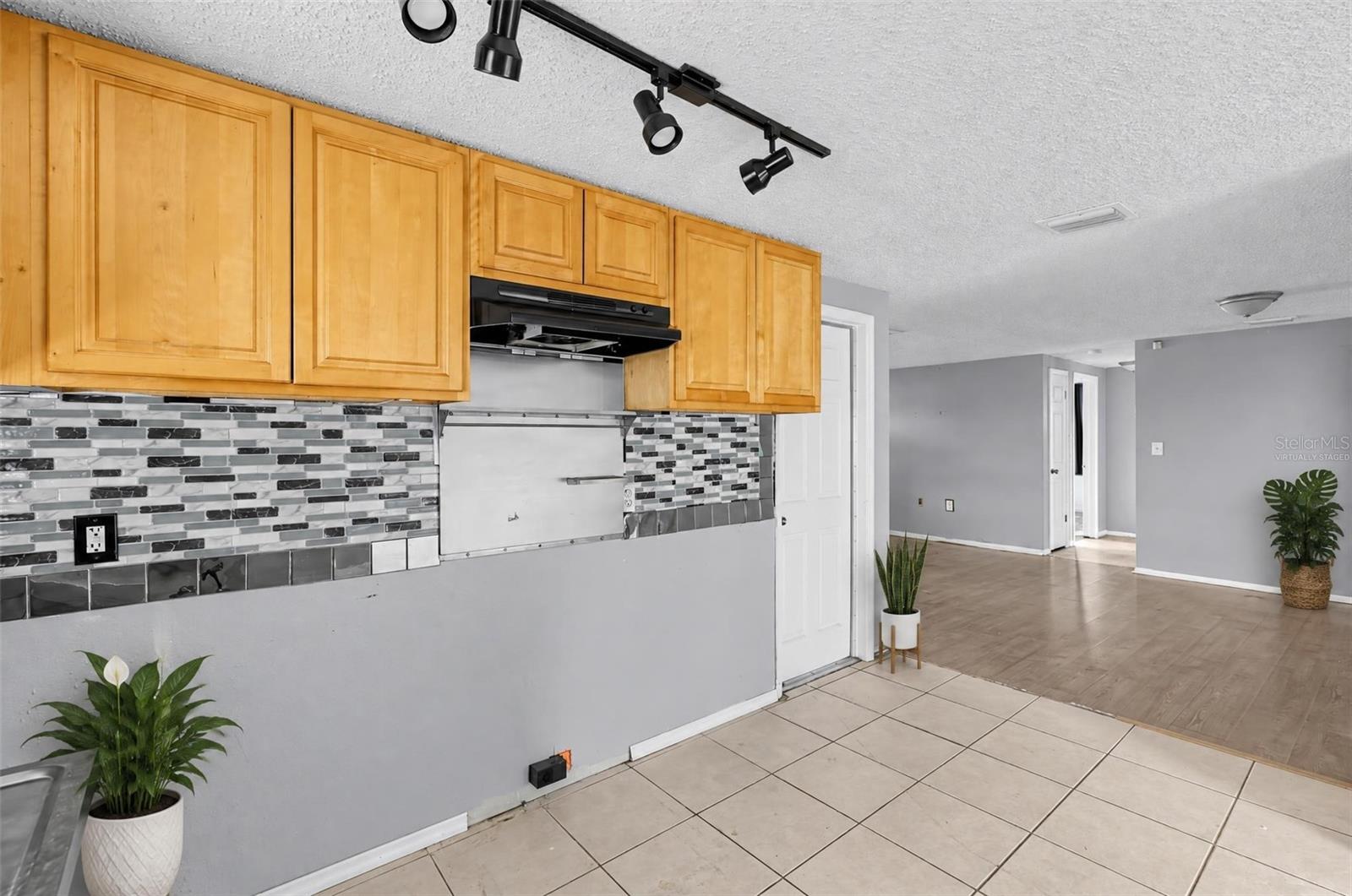 1300 MAYBURY DRIVE