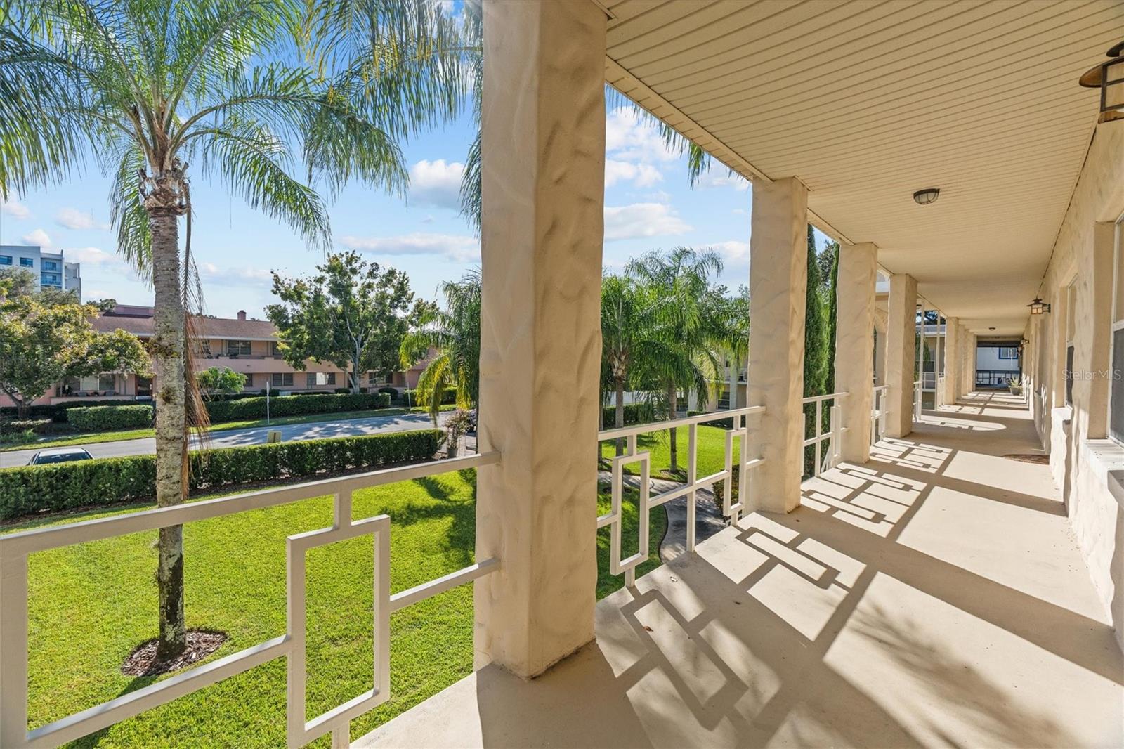 HAMPSHIRE/LK IVANHOE CONDO - Residential