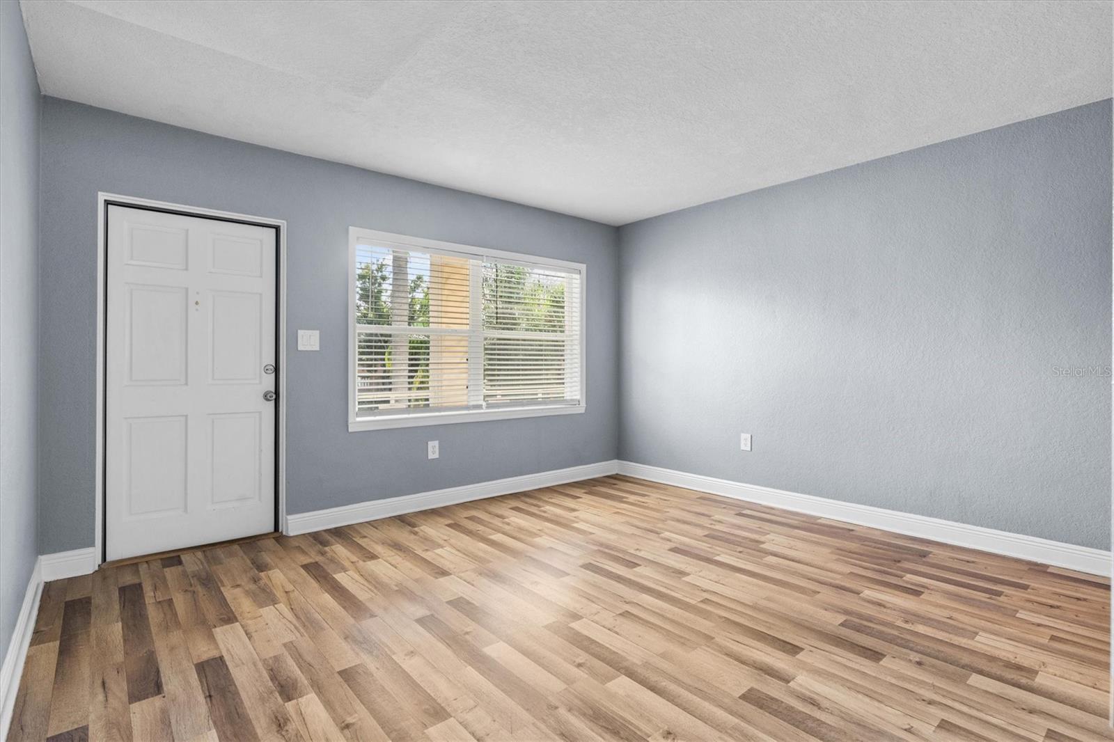 HAMPSHIRE/LK IVANHOE CONDO - Residential