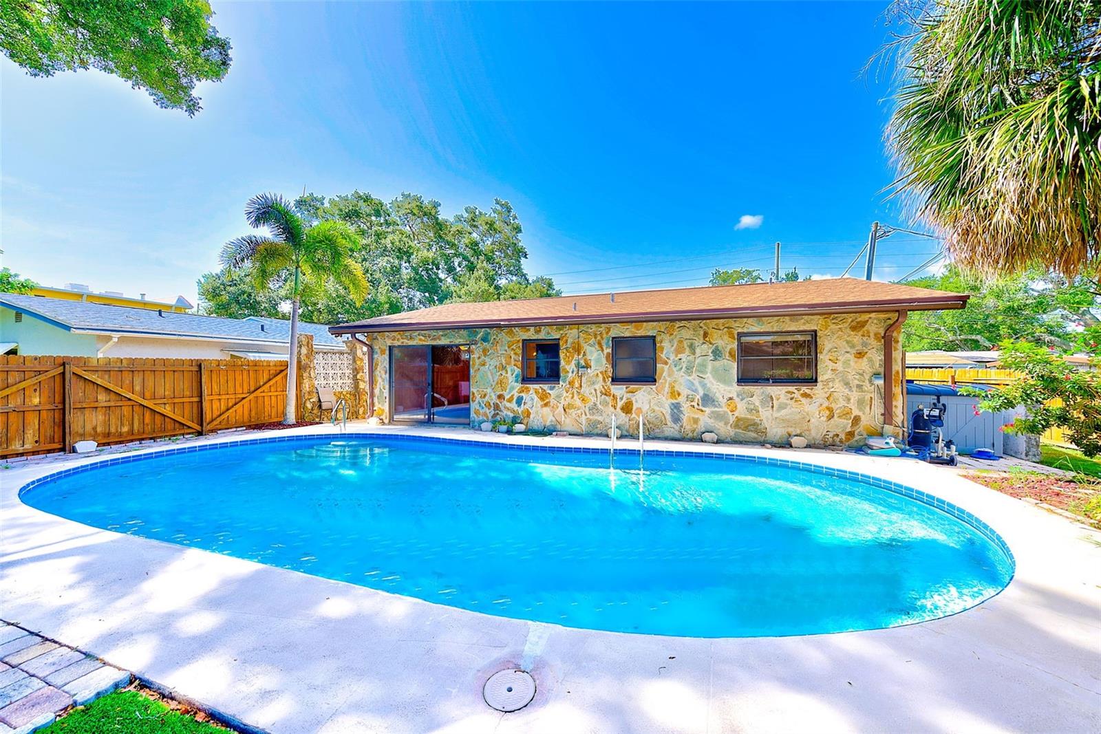 FLORAL VILLA PARK 2ND SEC - Residential Lease