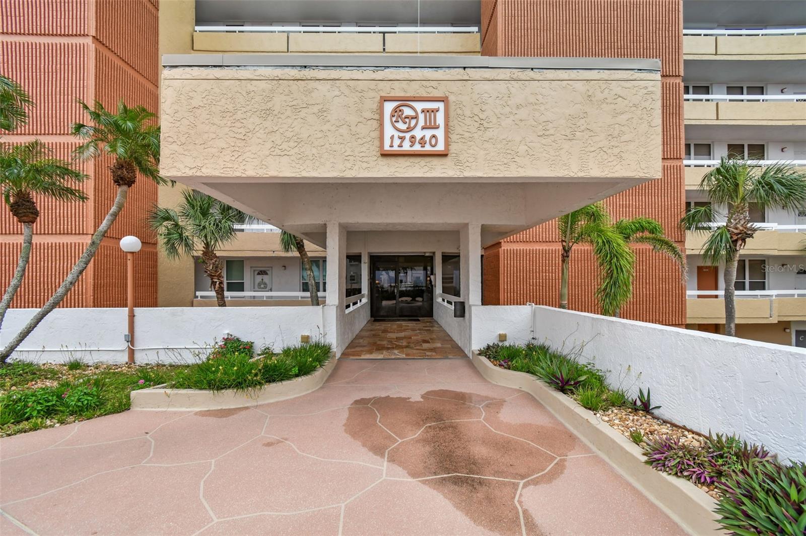 REDINGTON TOWERS 3 CONDO - Residential