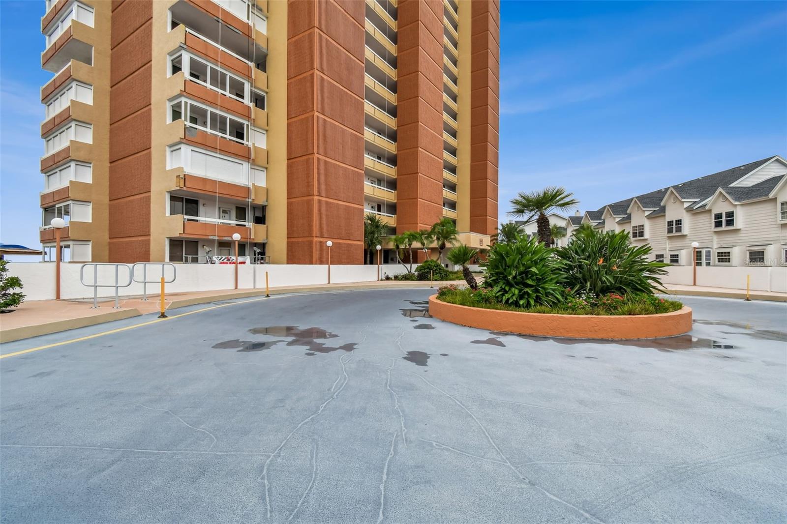 REDINGTON TOWERS 3 CONDO - Residential