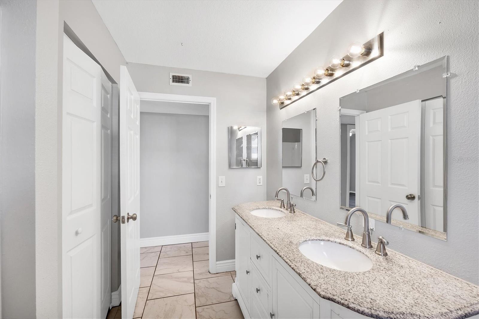 LOT B HABITAT OAKS SUB - Residential