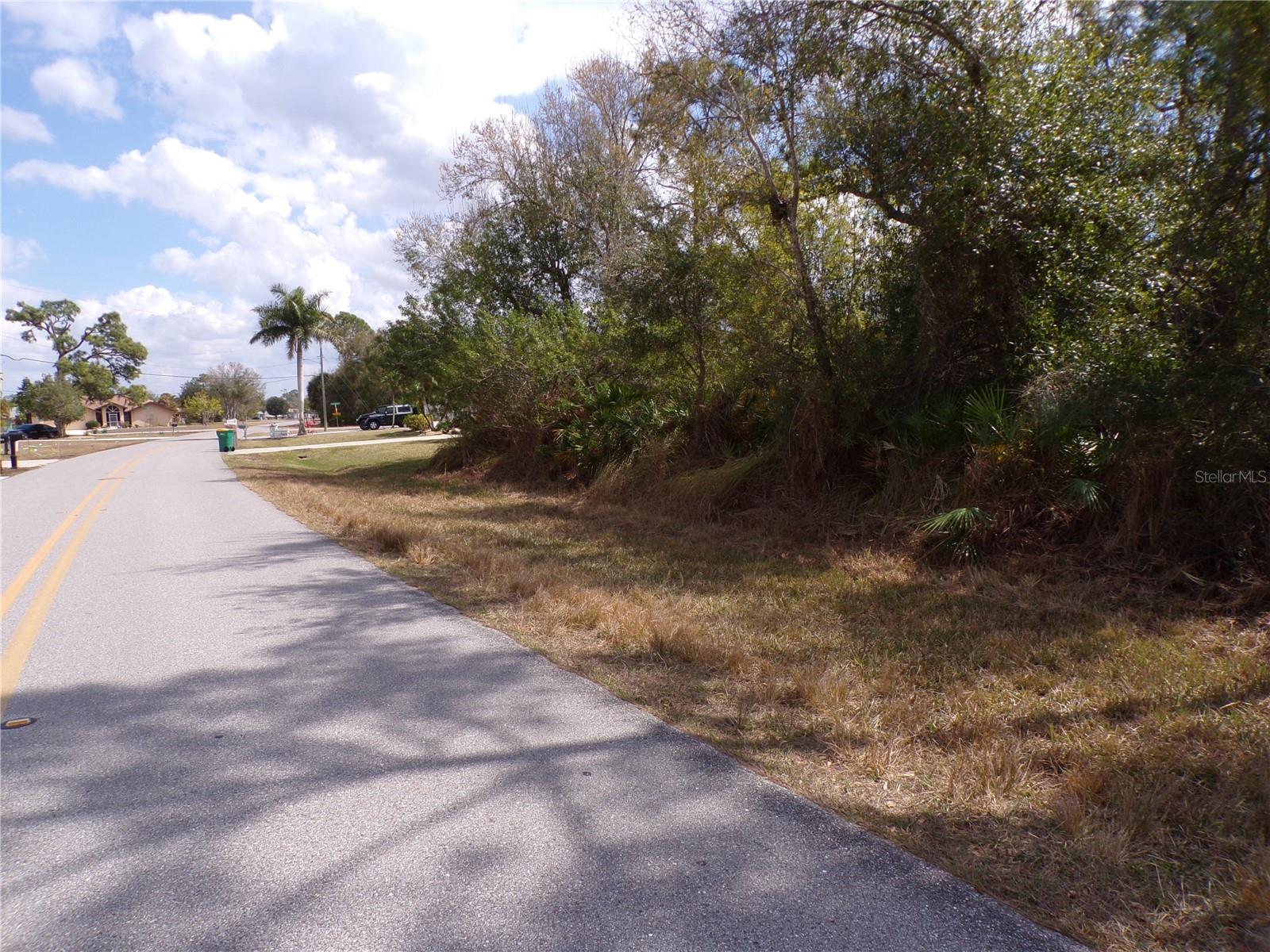 PUNTA GORDA ISLES SEC 20 - Land