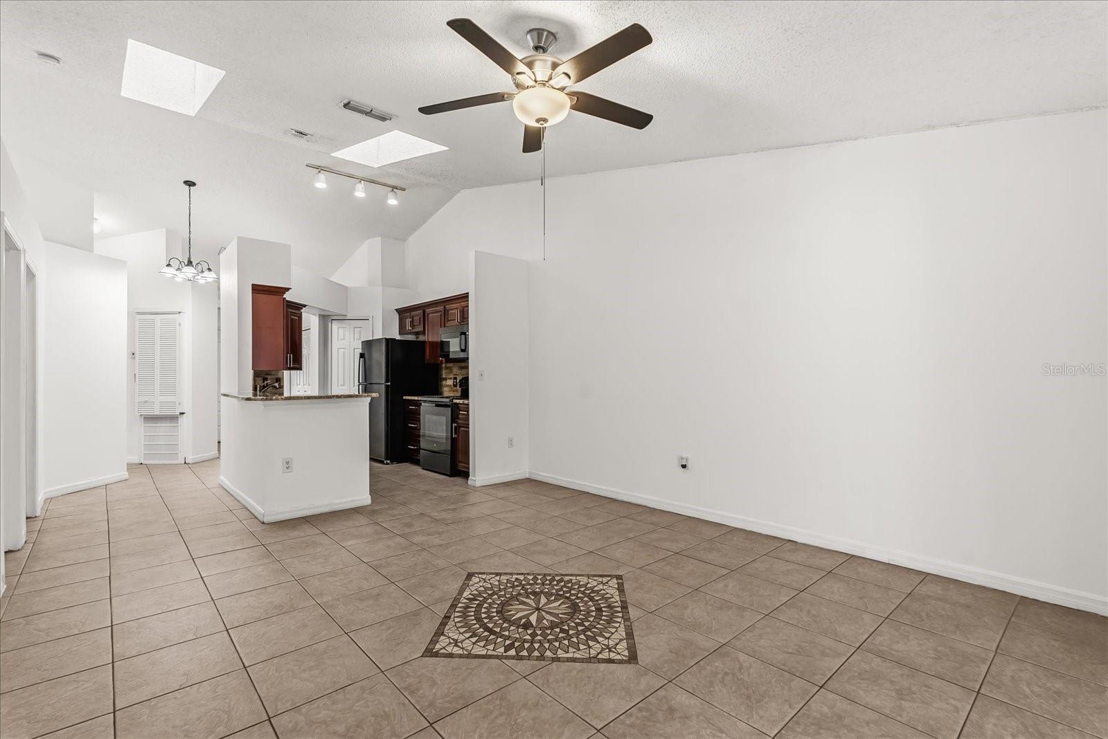 WINDSOR OAKS - Residential