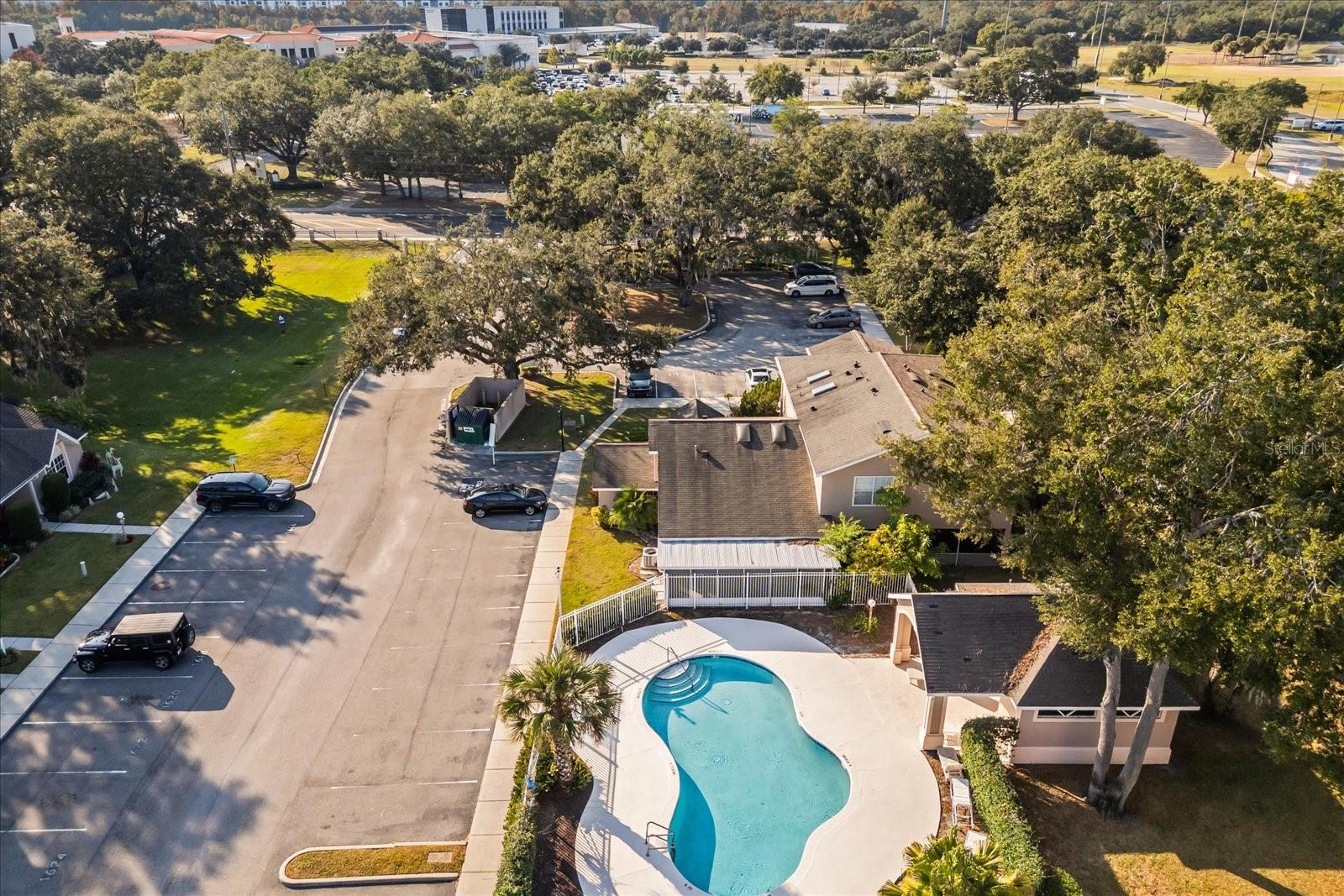 WINDSOR OAKS - Residential