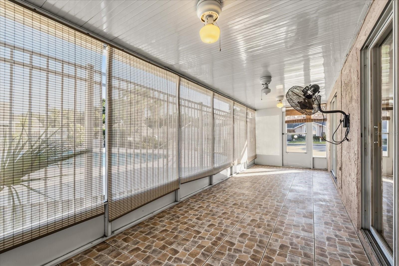 WINDSOR OAKS - Residential