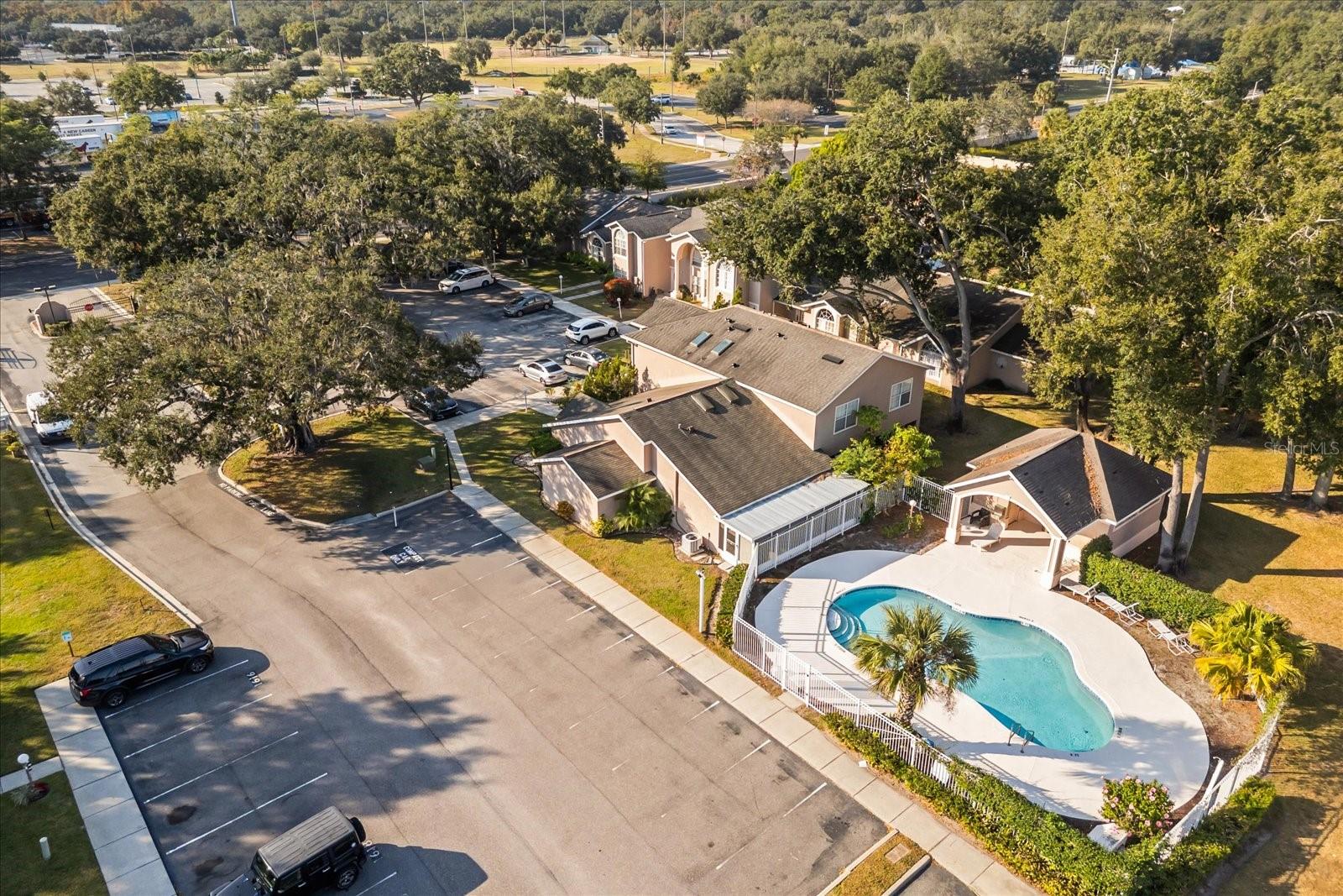 WINDSOR OAKS - Residential