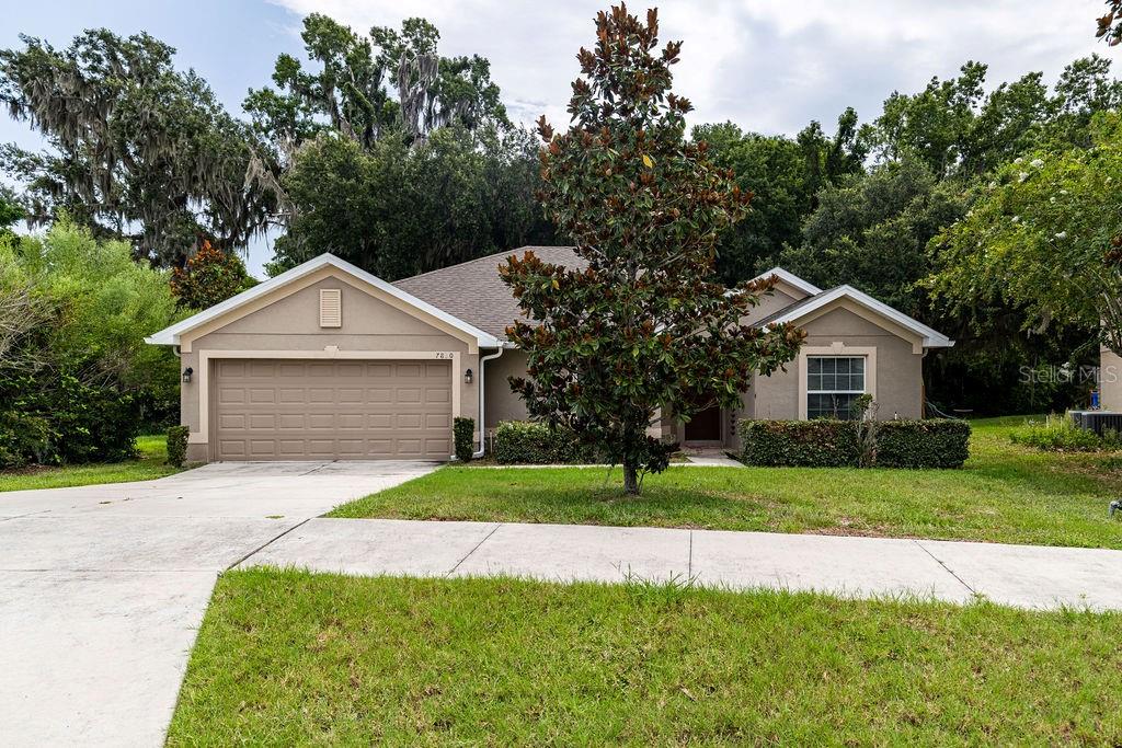 Photo of 7830 Sloewood Drive, Leesburg, FL 34748 (MLS # G5115633)