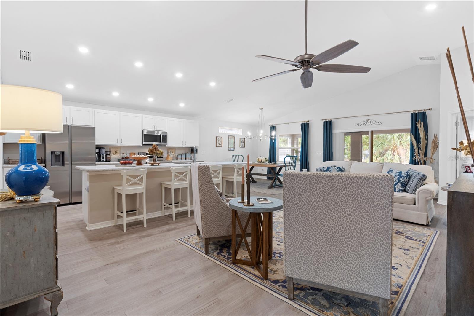 BRIDGEPORT LAKE PH TWO - Residential