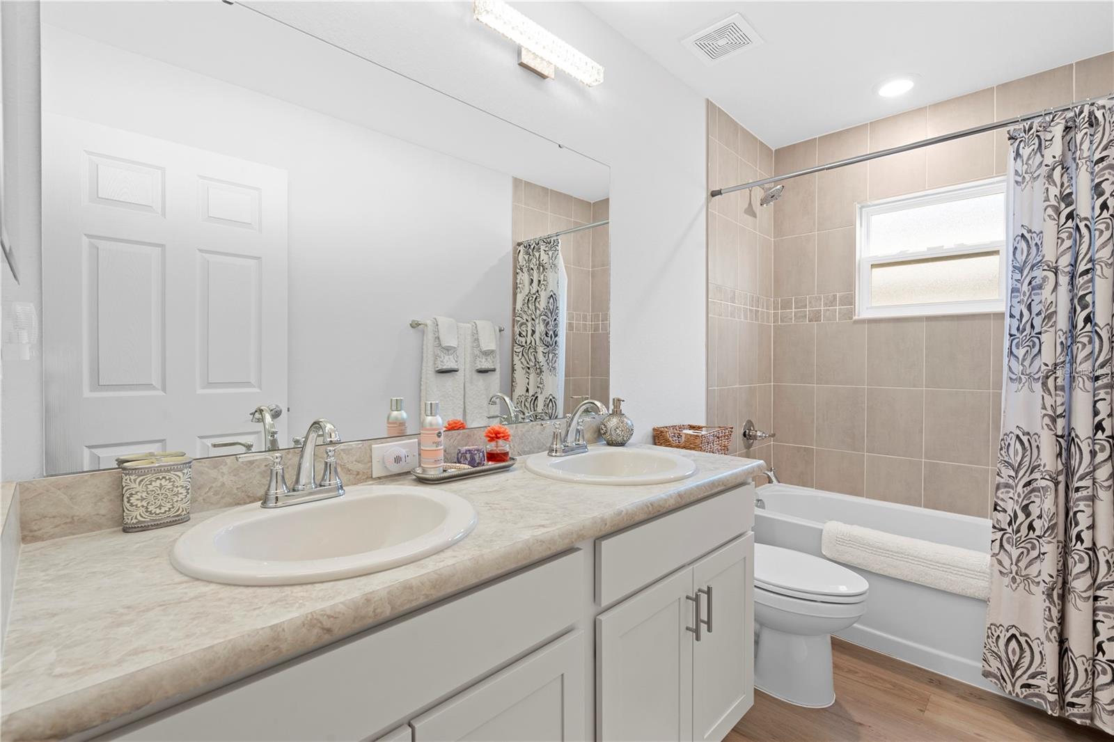 BRIDGEPORT LAKE PH TWO - Residential