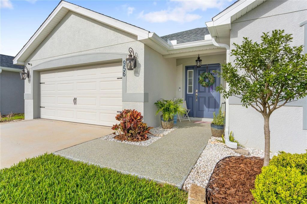 Photo of 956 Aruba Avenue, Mulberry, FL 33860 (MLS # TB8486450)