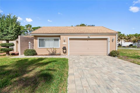 Photo of 111 Las Flores St, Winter Haven, FL 33884 (MLS # L4959947)