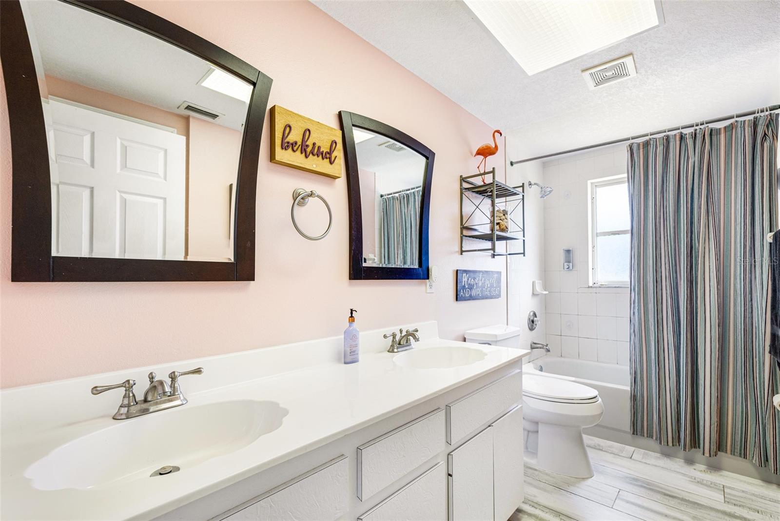 PALM SHORES - Residential