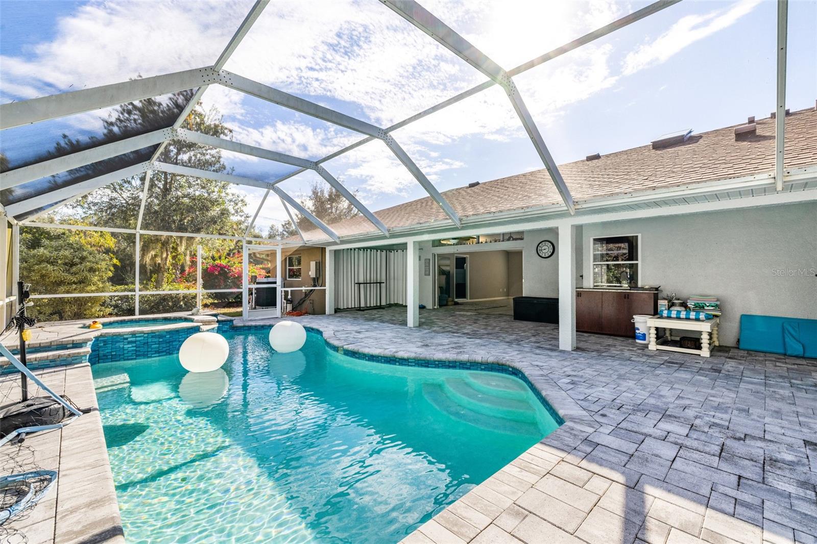 PALM SHORES - Residential