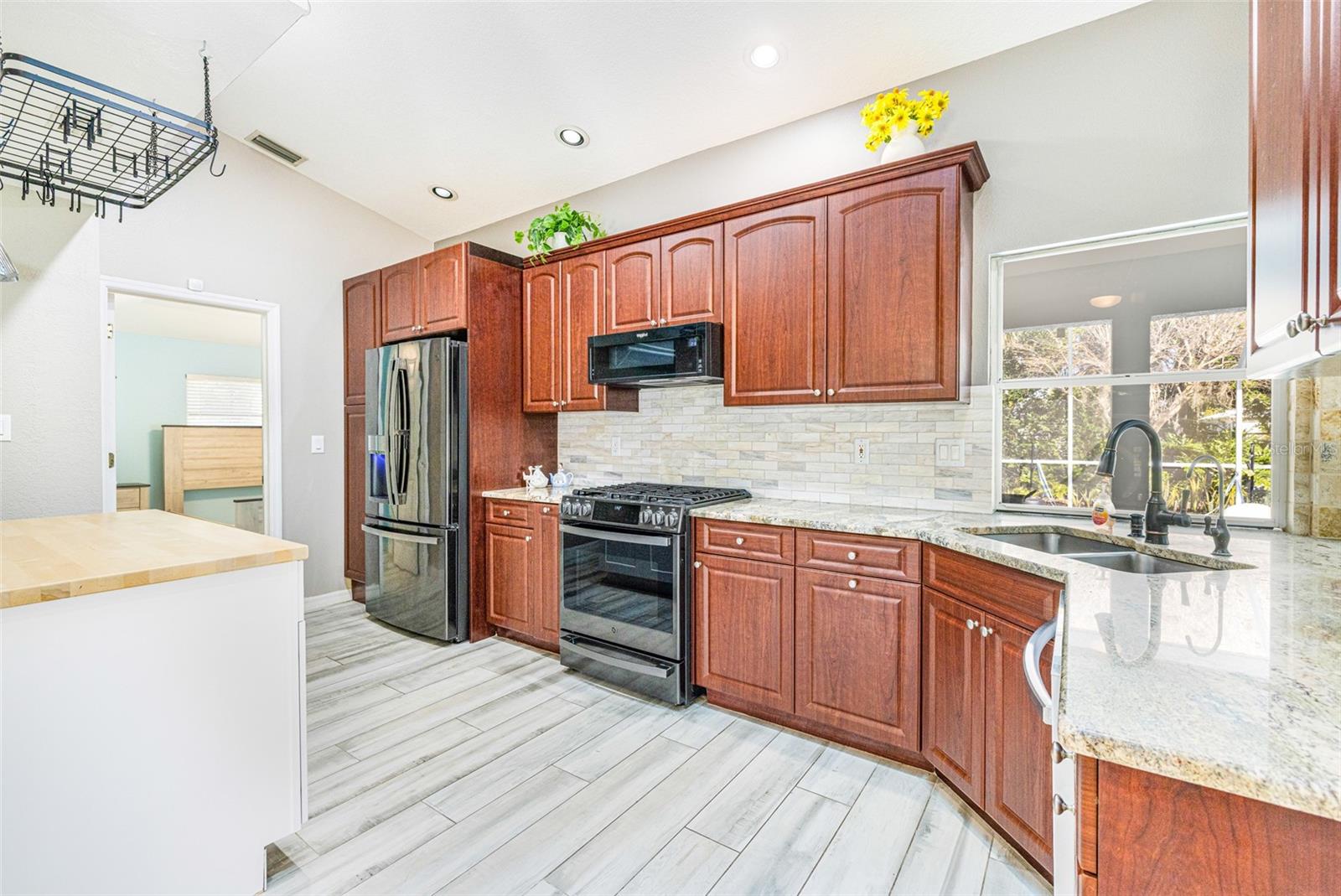 PALM SHORES - Residential