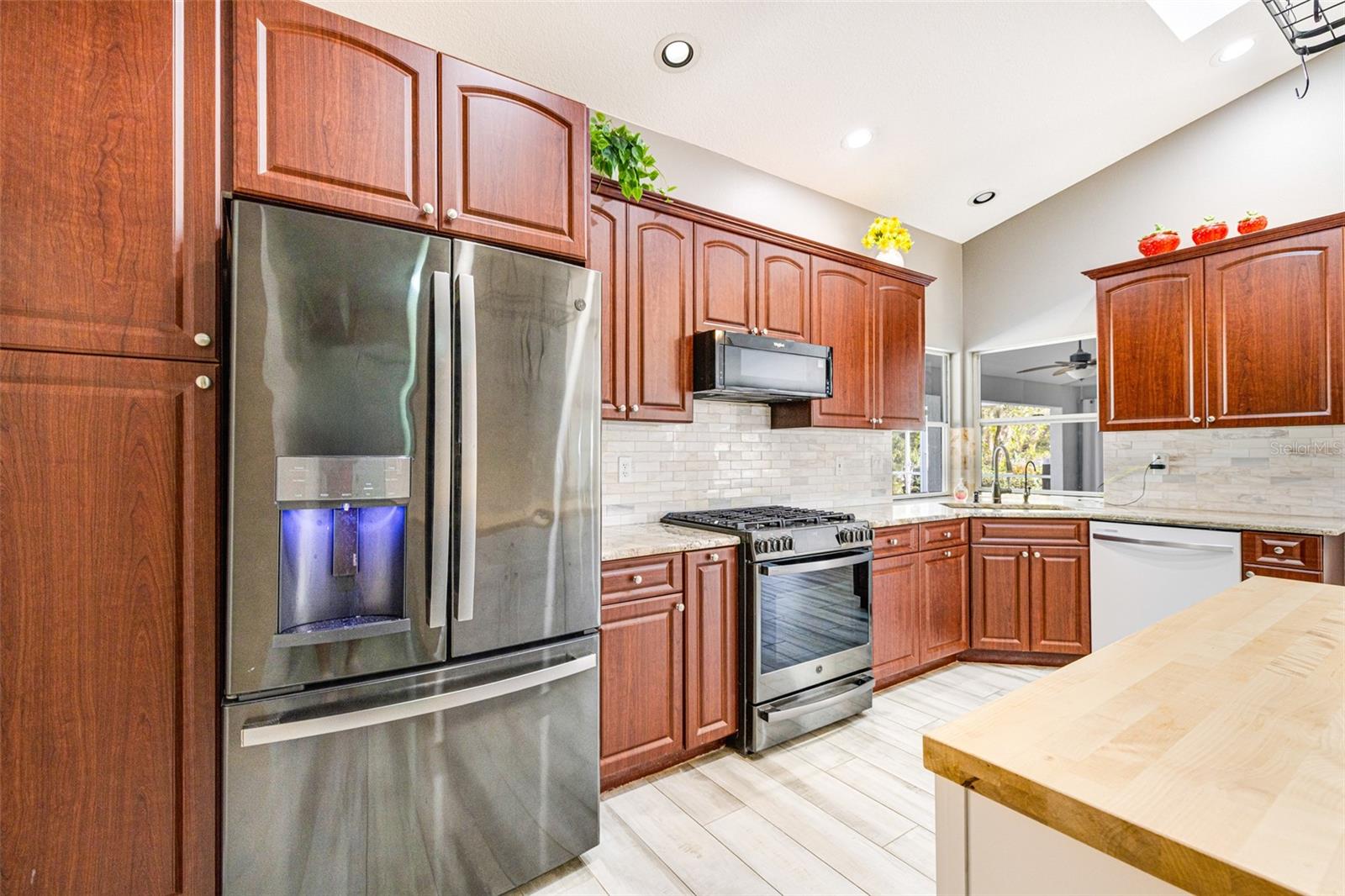 PALM SHORES - Residential