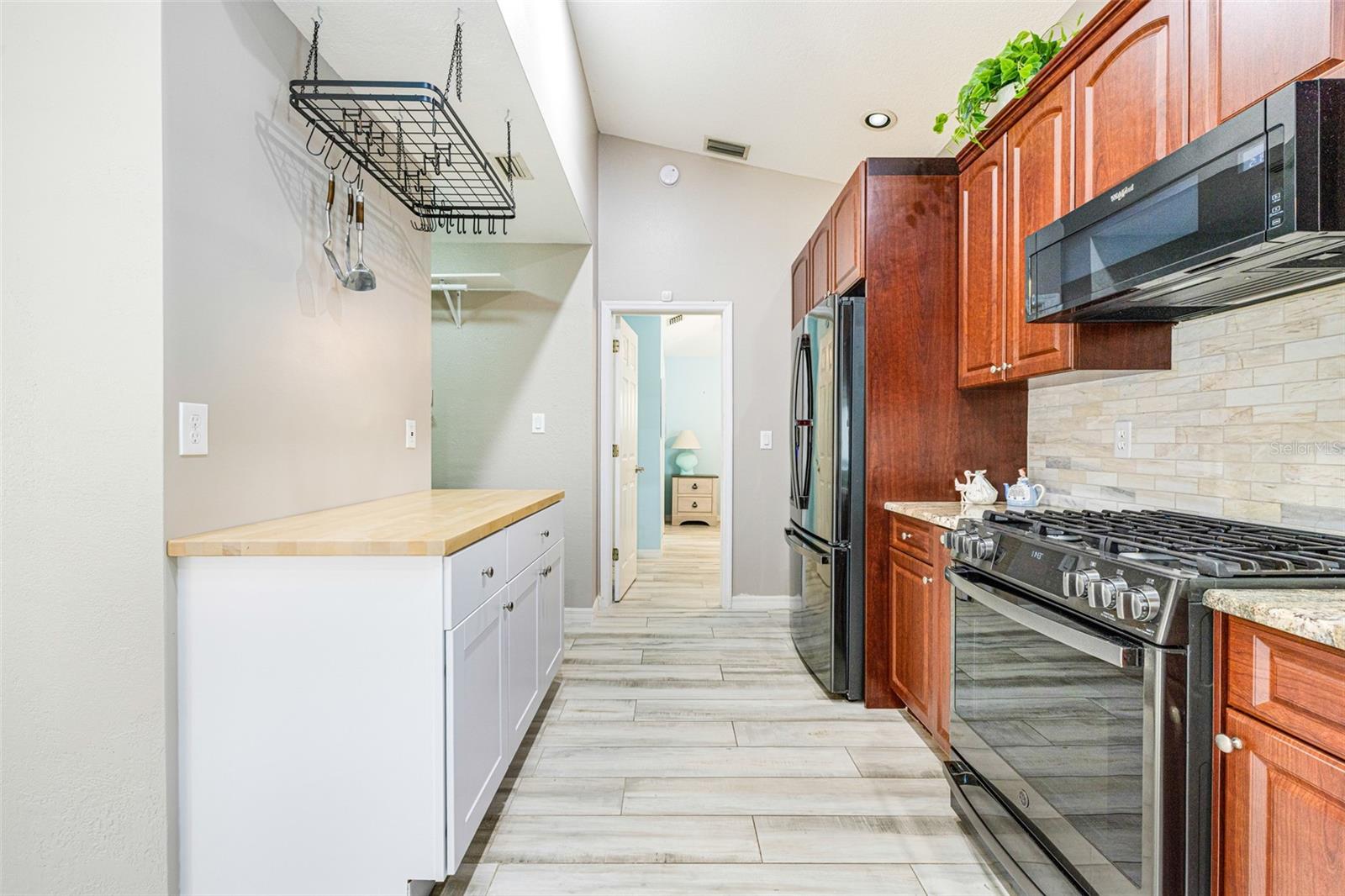 PALM SHORES - Residential