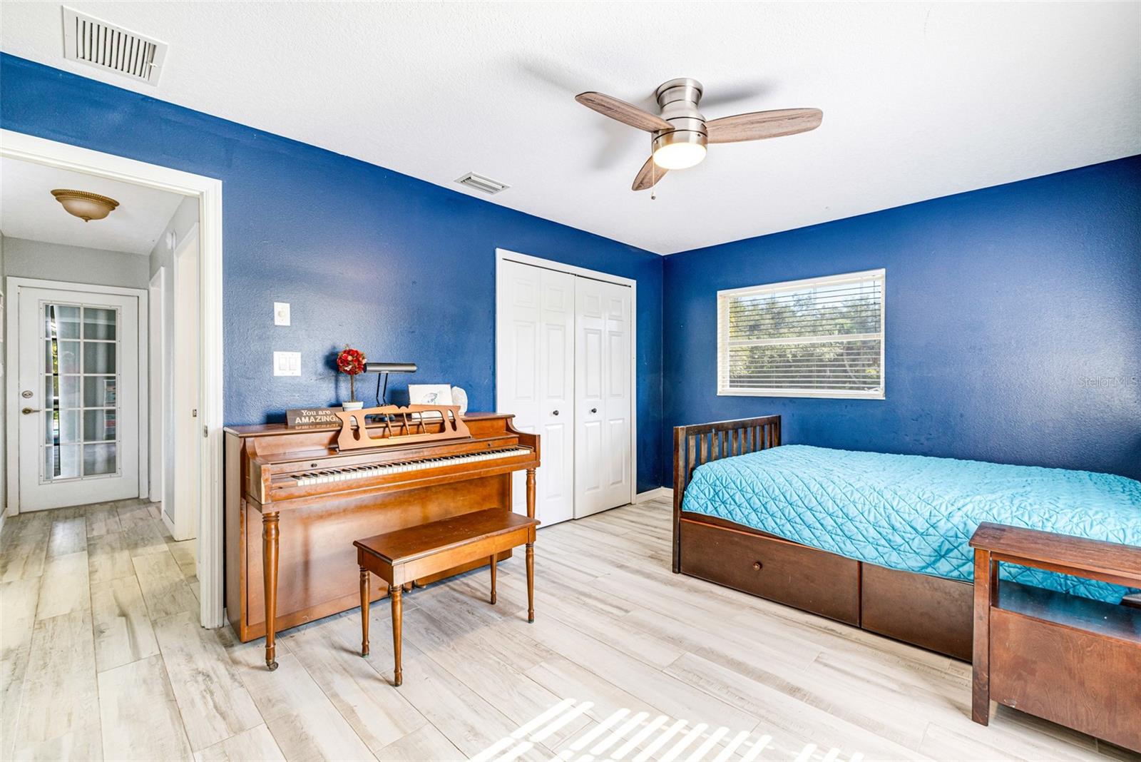 PALM SHORES - Residential