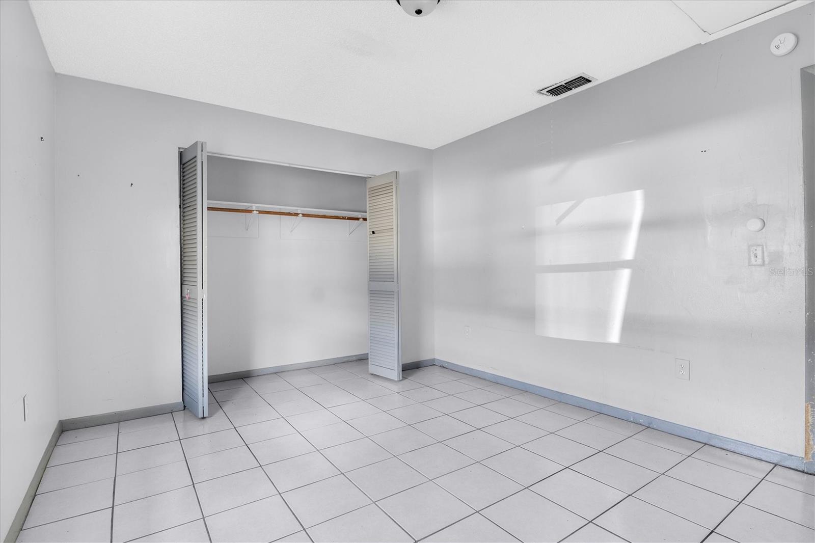 2464 CHESTNUT WOODS DRIVE