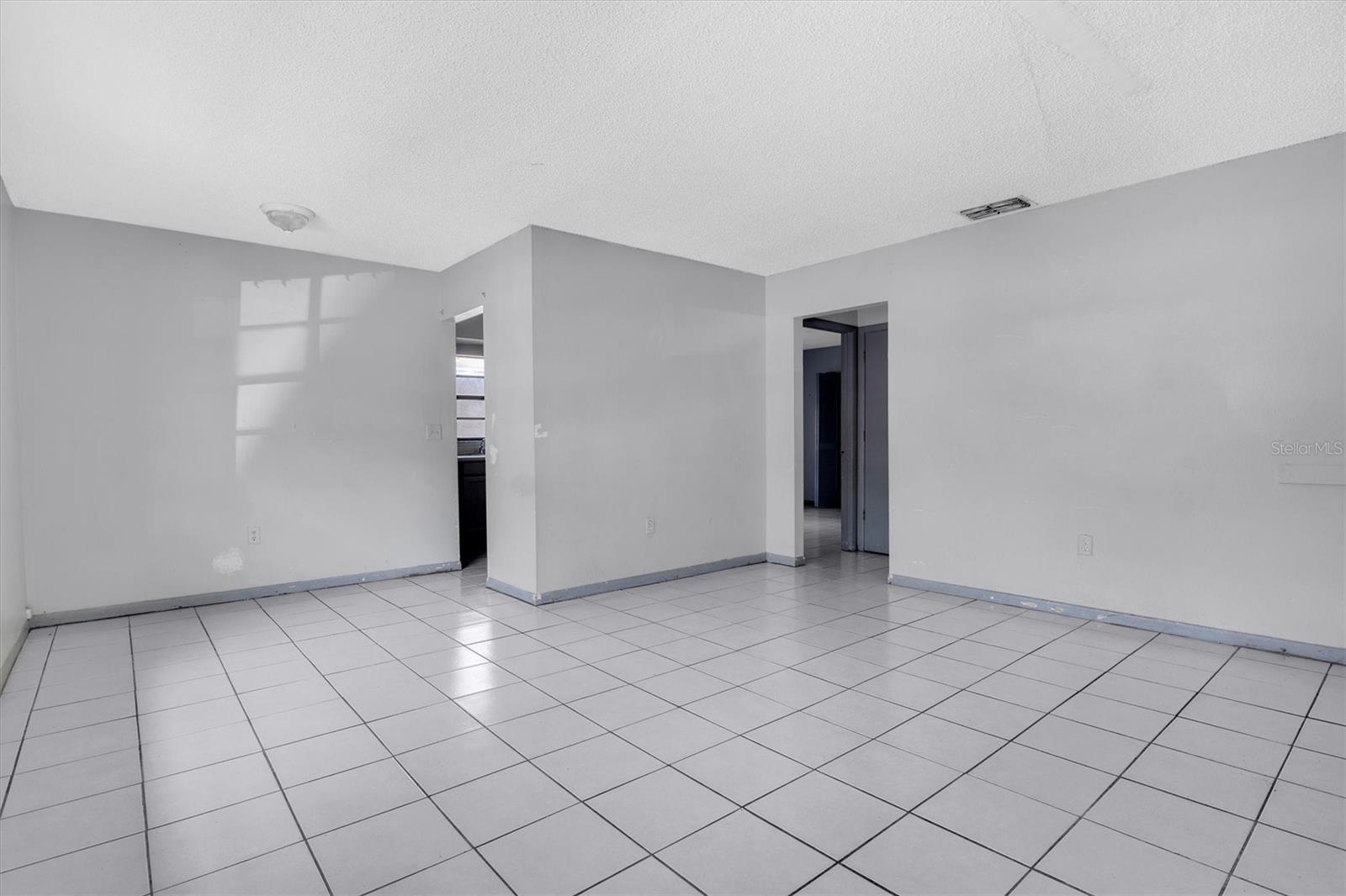 2464 CHESTNUT WOODS DRIVE