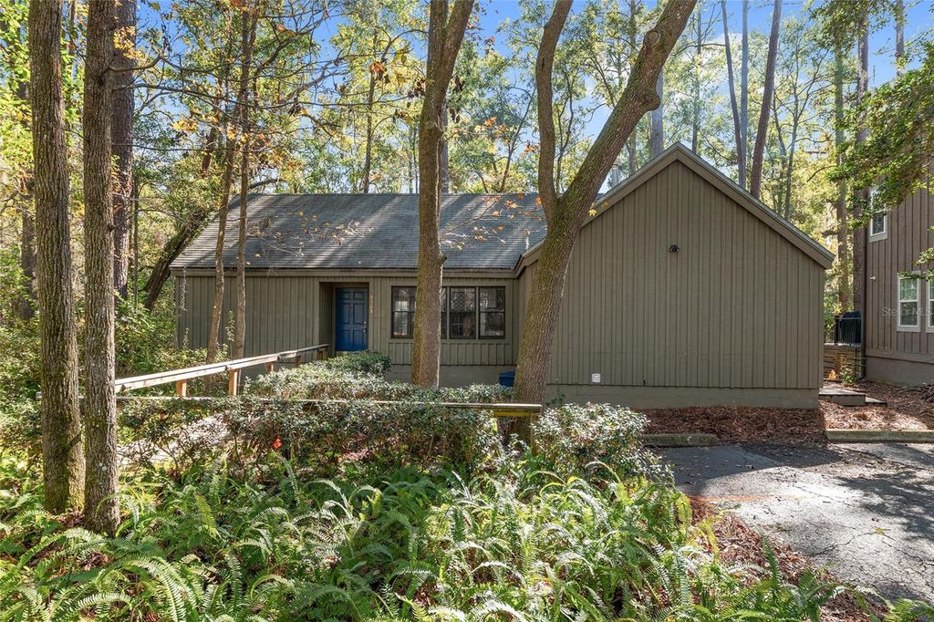 Photo of 8305 SW 46th Lane, Gainesville, FL 32608 (MLS # O6376052)