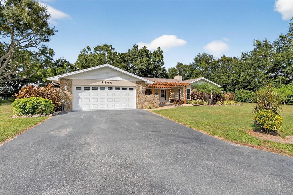 Photo of 2804 Der Road, Plant City, FL 33566 (MLS # TB8434919)