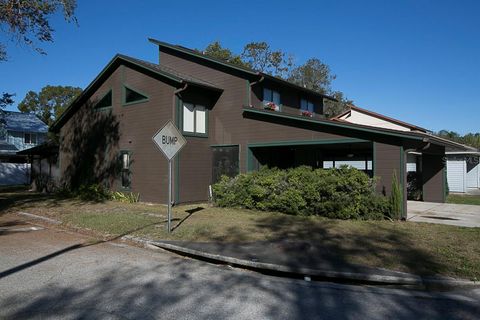 A home in LAKELAND