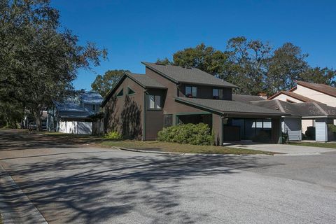 A home in LAKELAND