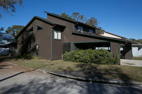 A home in LAKELAND