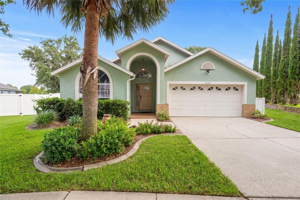 Photo of 16102 Magnolia Hill Street, Clermont, FL 34714 (MLS # G5118755)