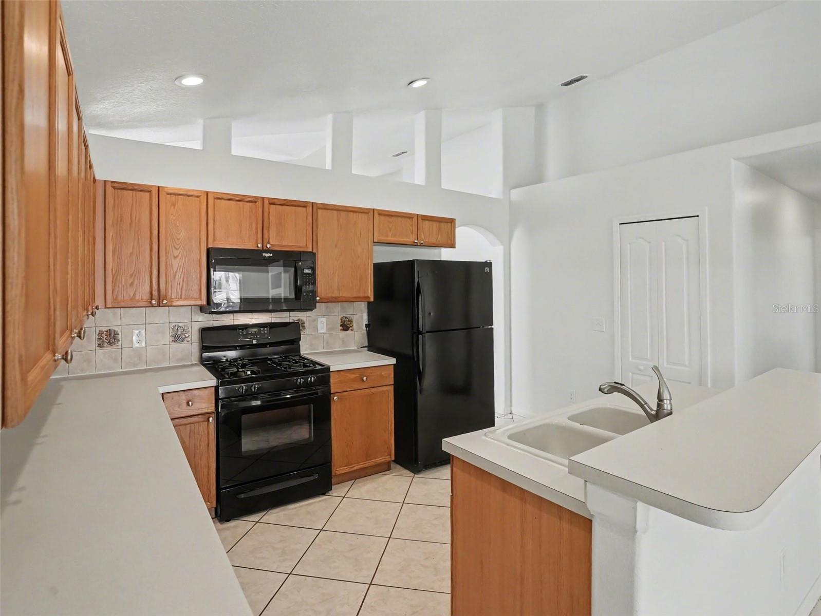 WESTON HILLS SUB - Residential