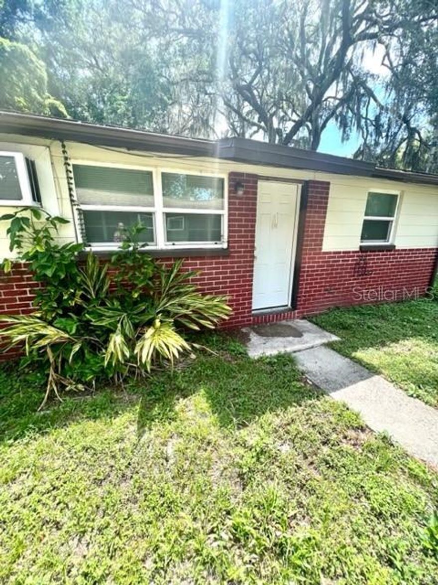 Investors Alert! Duplex with 2 bedrooms and 1 bath spacious units on each side. Almost always fully rented! Great price for this investment property! Brand New and Approved well 9/2023. Just on the outskirts of Tampa. Just 15-30 minutes from Amphitheater, Seminole Hard Rock Casino, Zoo Tampa, Busch Gardens and so much more!