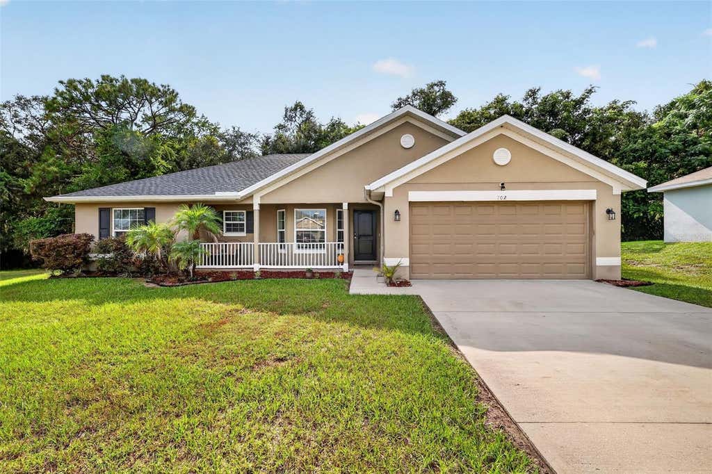 Photo of 702 Chelsea Avenue, Fruitland Park, FL 34731 (MLS # O6429925)