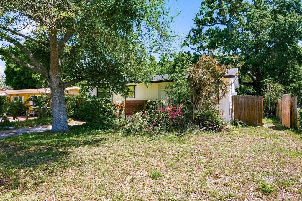 Photo of 985 Cedarwood Avenue, Dunedin, FL 34698 (MLS # TB8493259)