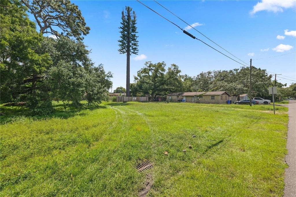 Photo of 13805 N 20th Street, Tampa, FL 33613 (MLS # L4964738)