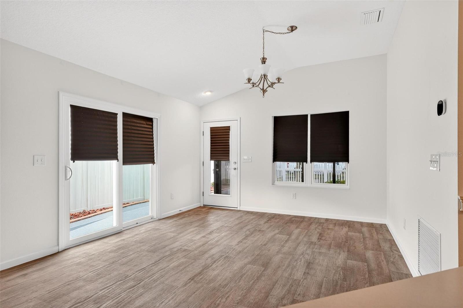 SOUTHERN OAKS CHASE VILLAS - Residential