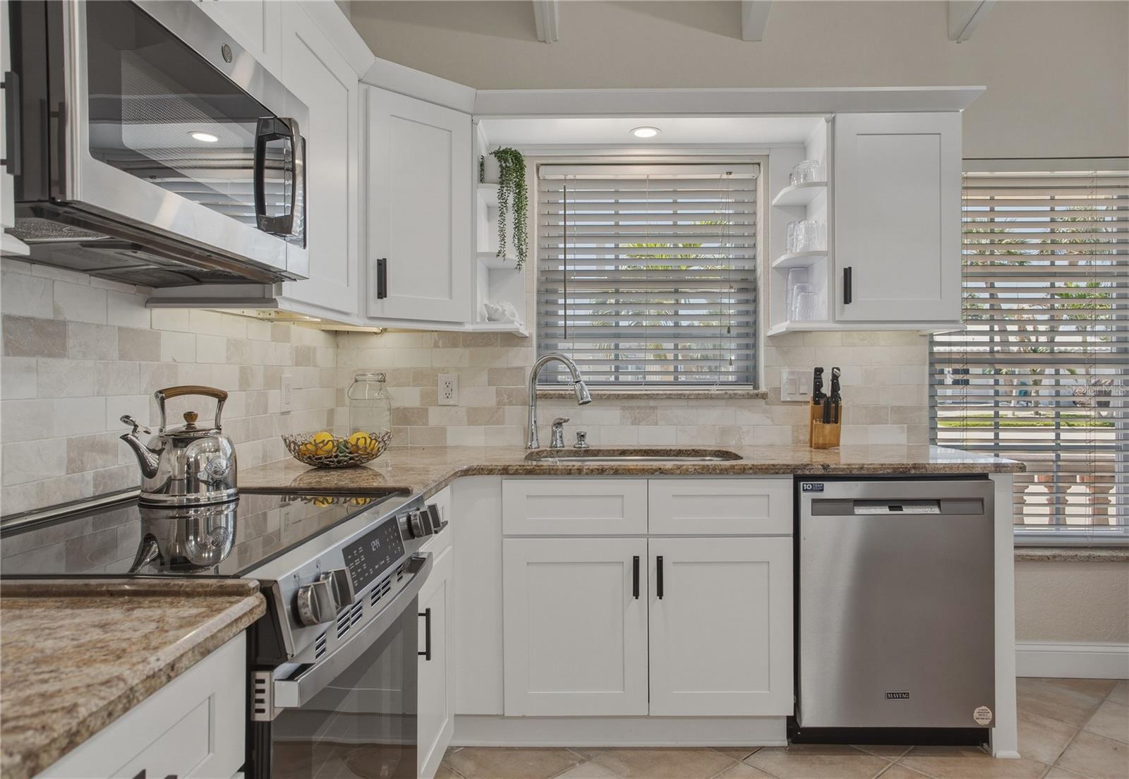 SUNRAY BEACH HOMES - Residential