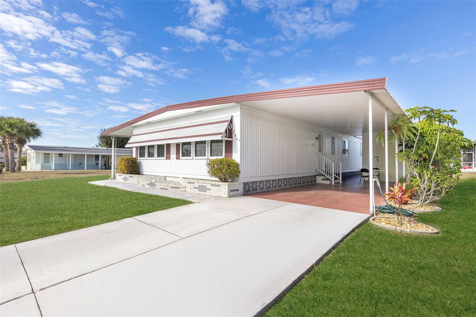 LA CASA MHP CO-OP - Residential