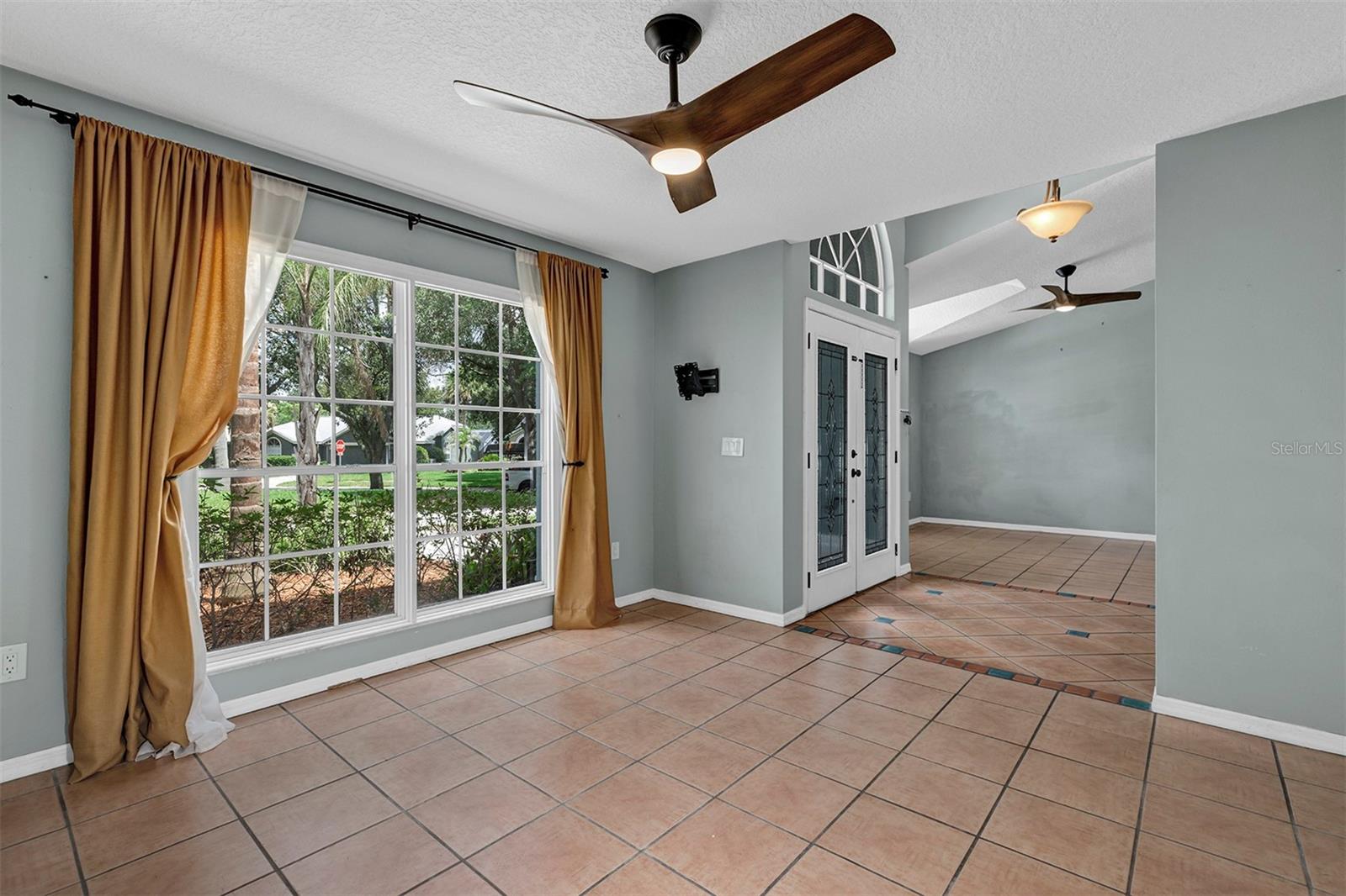 601 RED MAPLE COURT